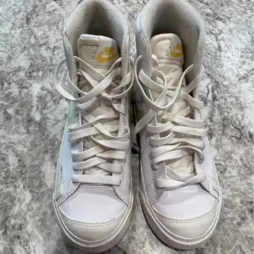 Kids size 5Y Sneakers